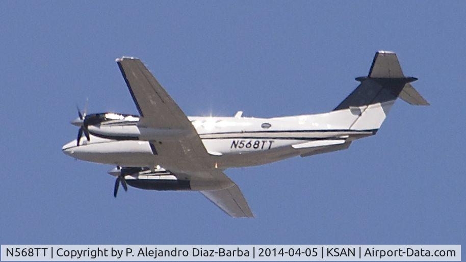 N568TT, 1997 Raytheon B200 King Air C/N BB-1568, King Air climbs after departing KSAN runway 27