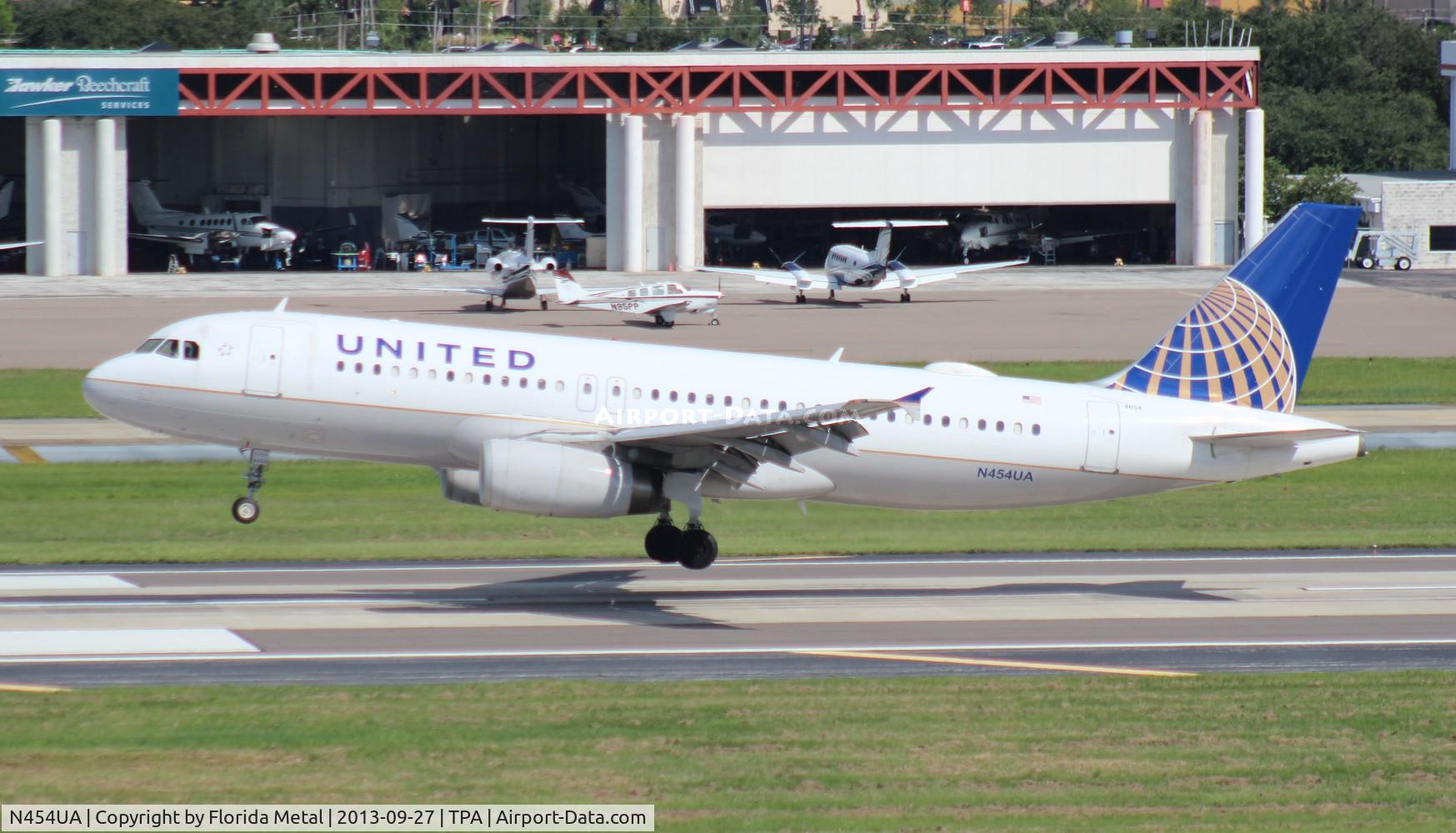 N454UA, 1999 Airbus A320-232 C/N 1104, United A320