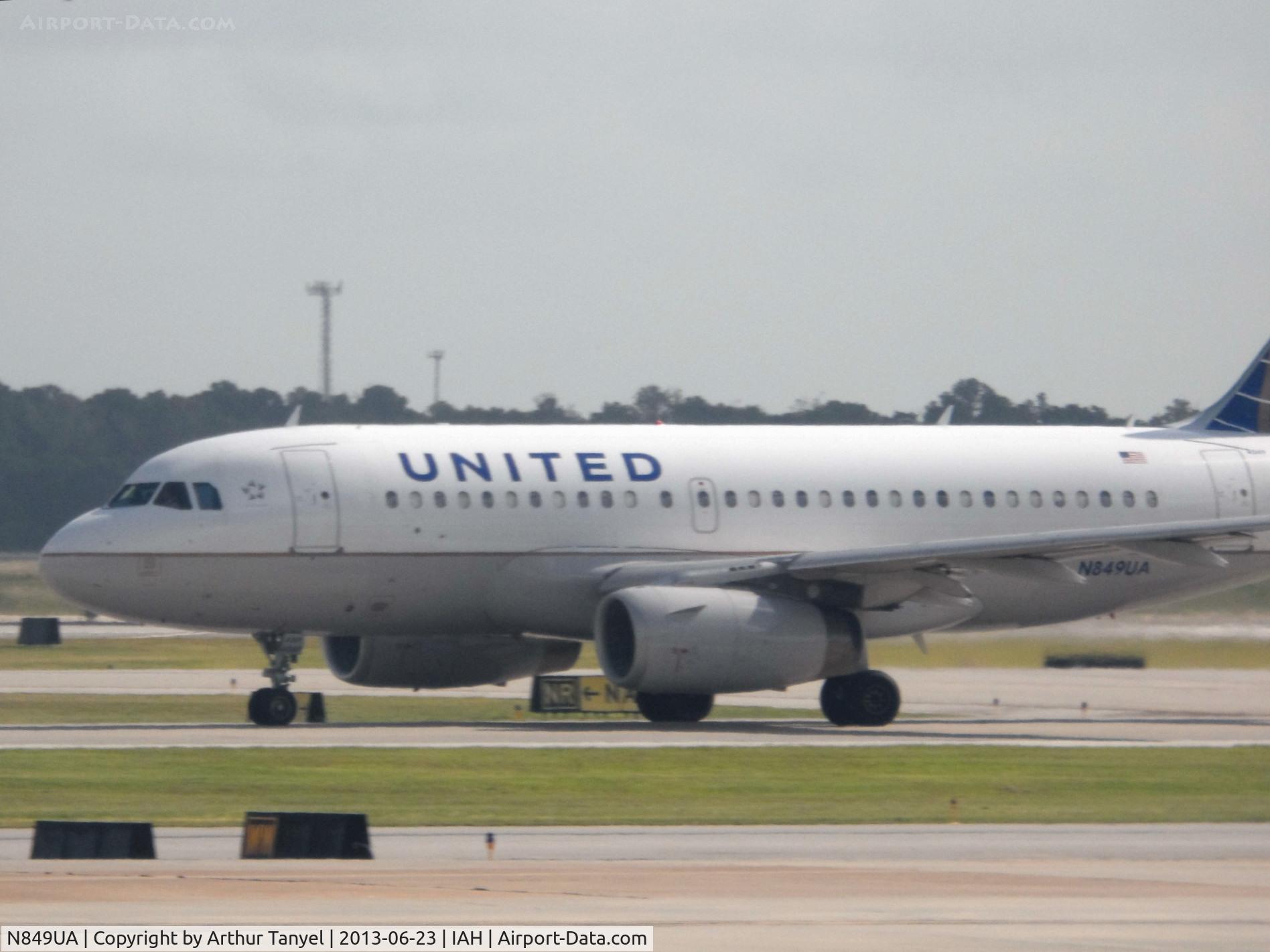 N849UA, 2002 Airbus A319-131 C/N 1649, Taxiing to gate @ IAH