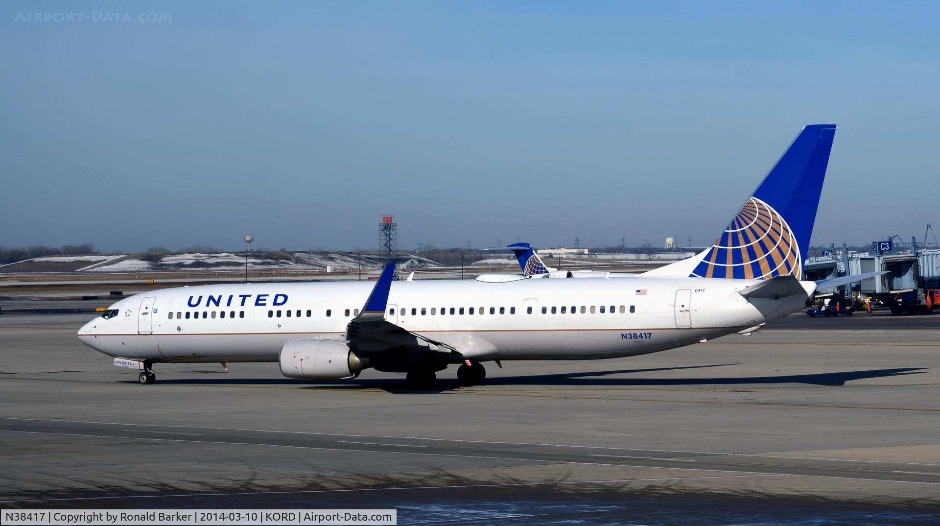 N38417, 2008 Boeing 737-924/ER C/N 31665, Taxi Chicago
