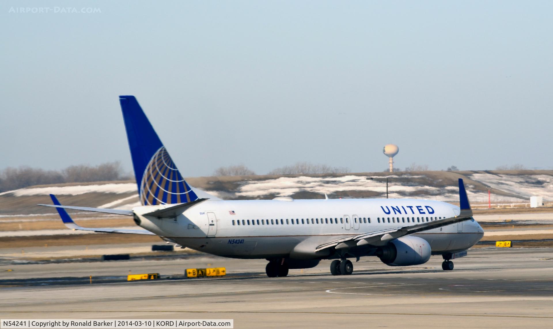 N54241, 1999 Boeing 737-824 C/N 28953, Taxi Chicago