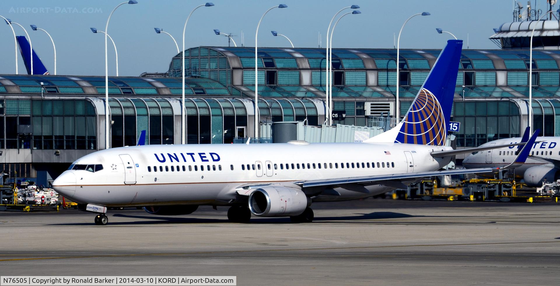 N76505, 2006 Boeing 737-824 C/N 32834, Taxi Chicago