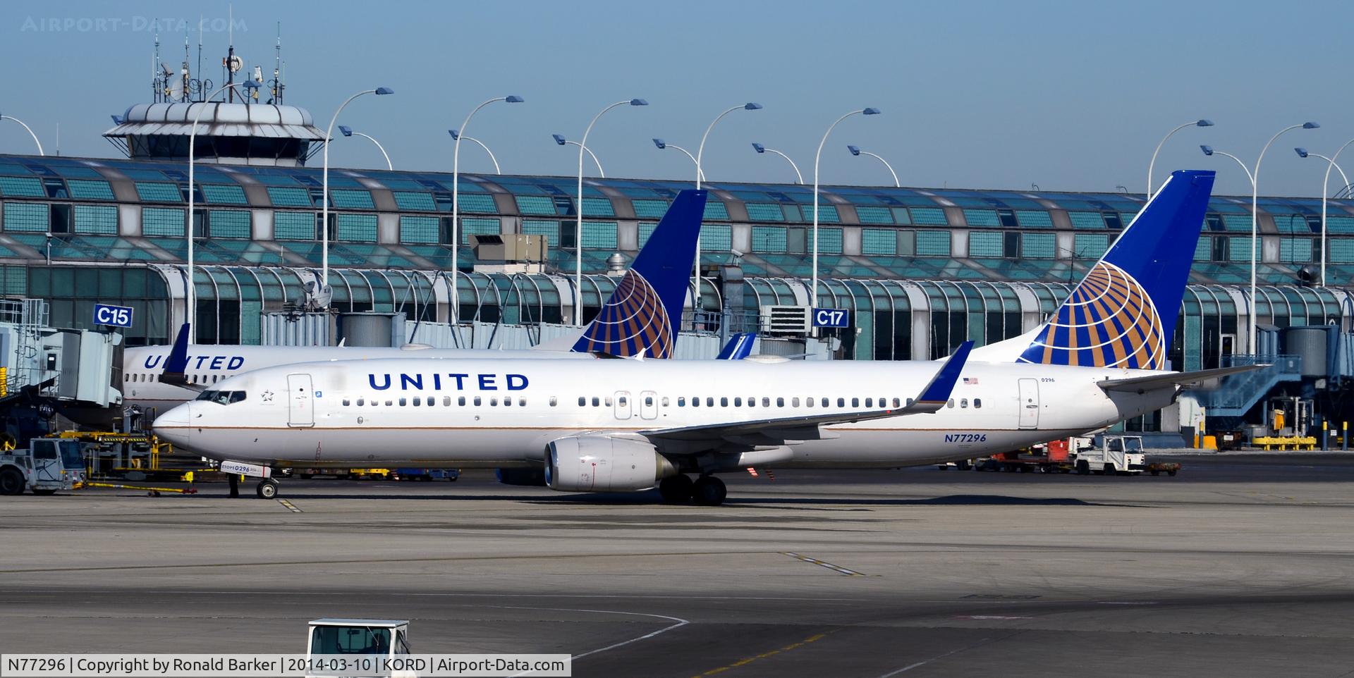 N77296, 2005 Boeing 737-824 C/N 34002, Taxi Chicago
