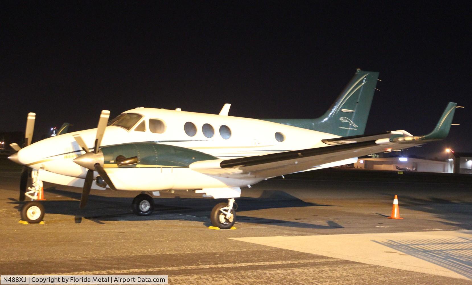 N488XJ, 1998 Raytheon Aircraft Company C90A C/N LJ-1527, Beech C90A