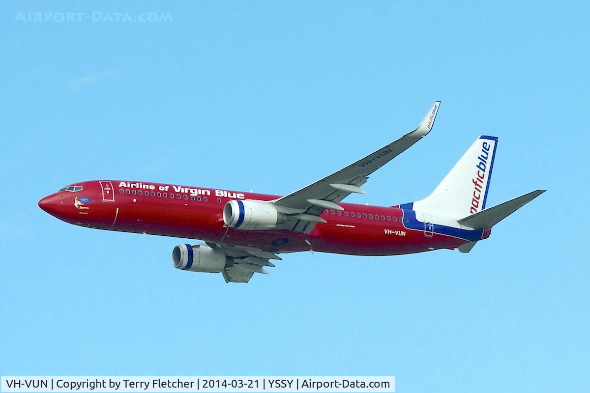 VH-VUN, 2007 Boeing 737-8BK C/N 29676, 2006 Airbus A320-232, c/n: 2663 at Sydney