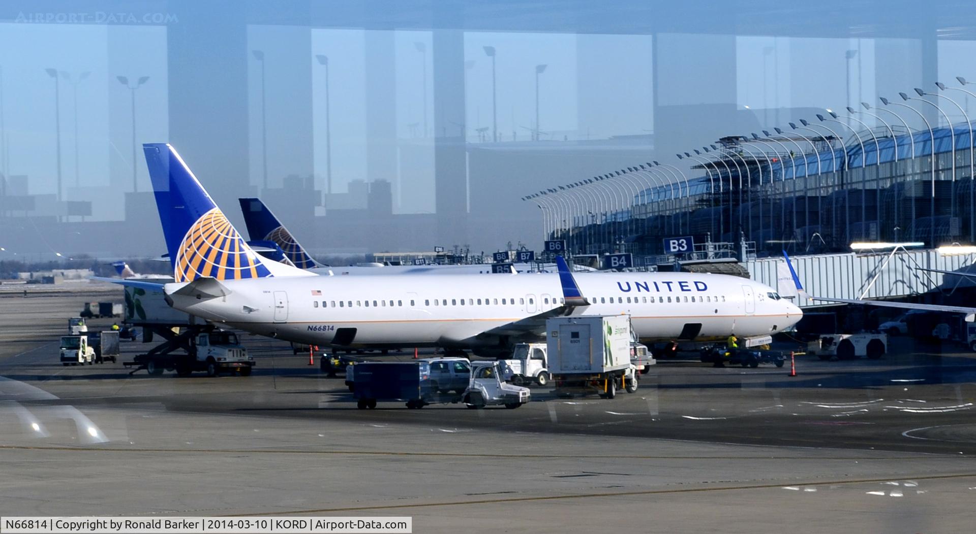 N66814, 2014 Boeing 737-924/ER C/N 42745, Gate B3 Chicago