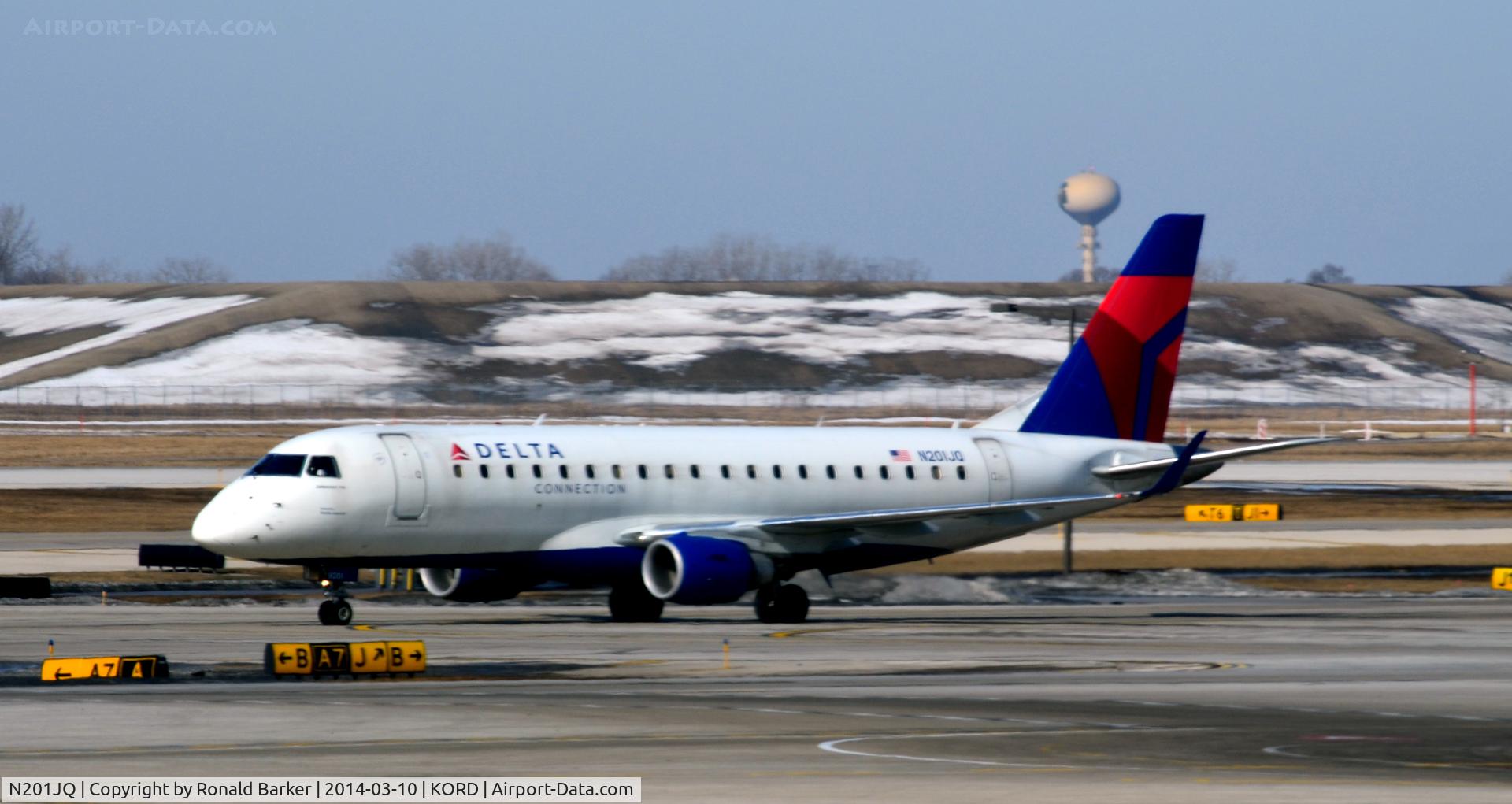 N201JQ, 2008 Embraer 175LR (ERJ-170-200LR) C/N 17000235, Taxi Chicago