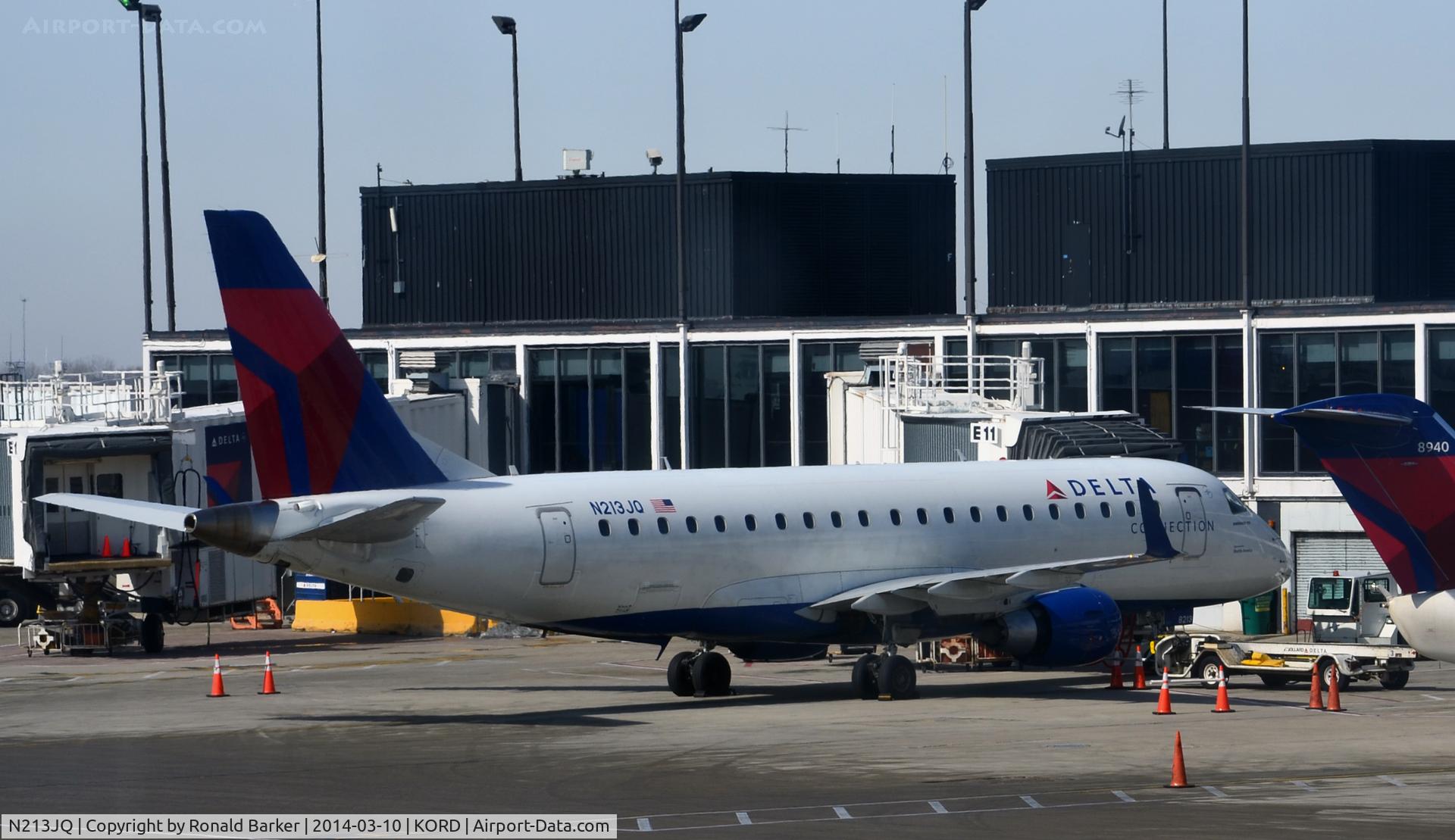 N213JQ, 2009 Embraer 175LR (ERJ-170-200LR) C/N 17000265, Gate E11 Chicago