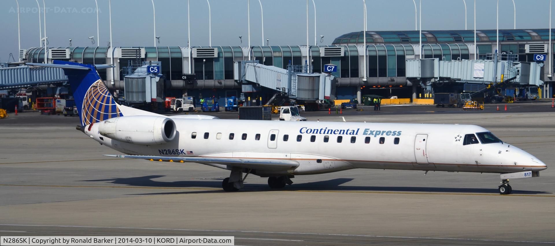 N286SK, 2001 Embraer EMB-145LR C/N 145443, Taxi Chicago