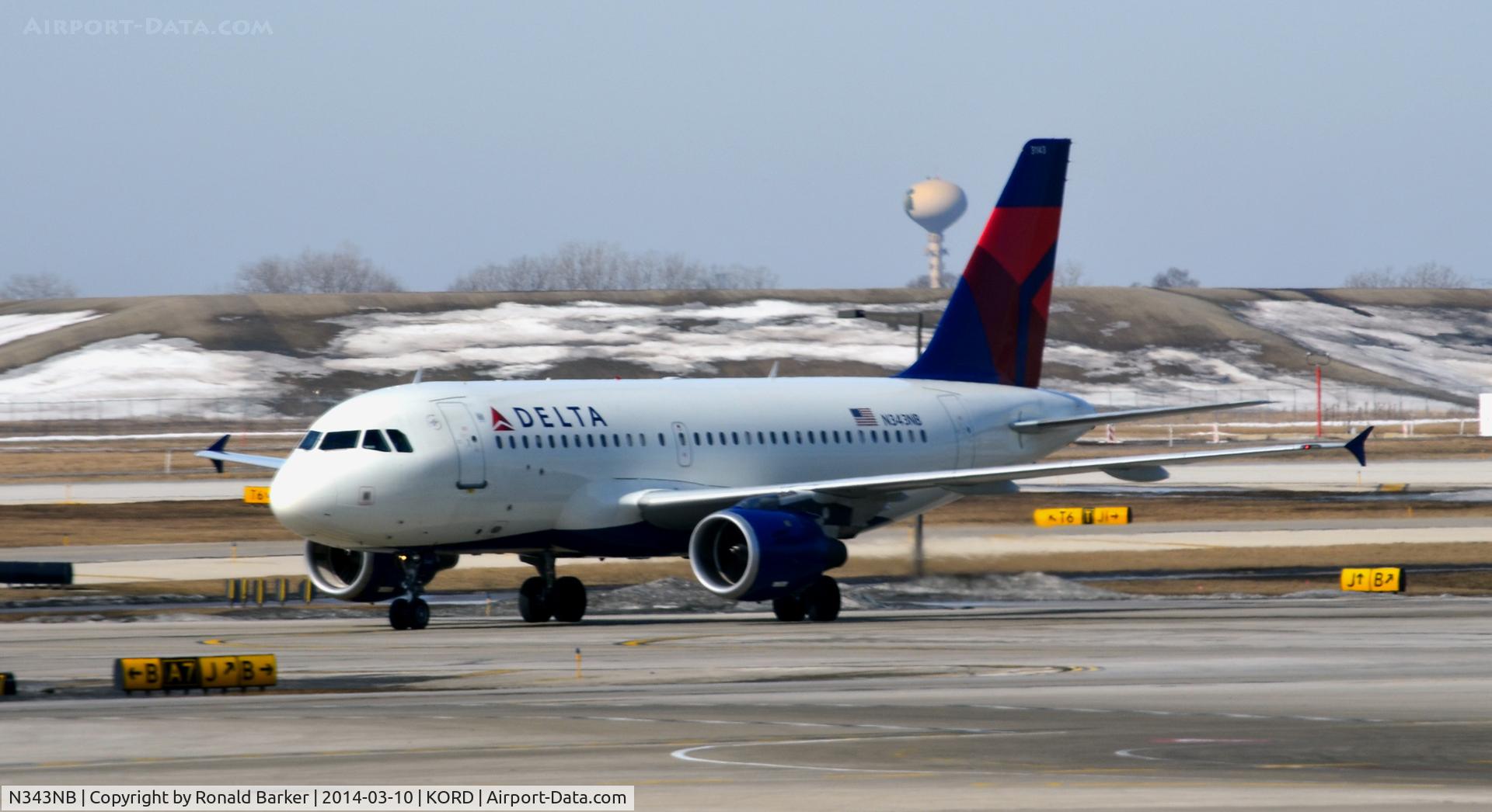 N343NB, 2002 Airbus A319-114 C/N 1752, Taxi Chicago