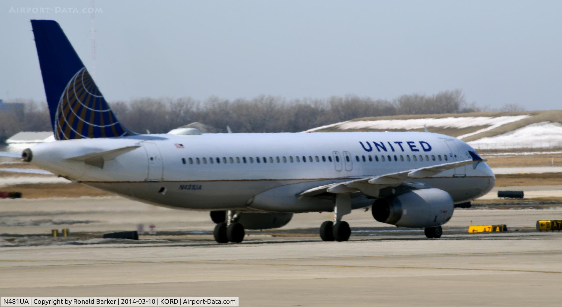 N481UA, 2001 Airbus A320-232 C/N 1559, Taxi Chicago