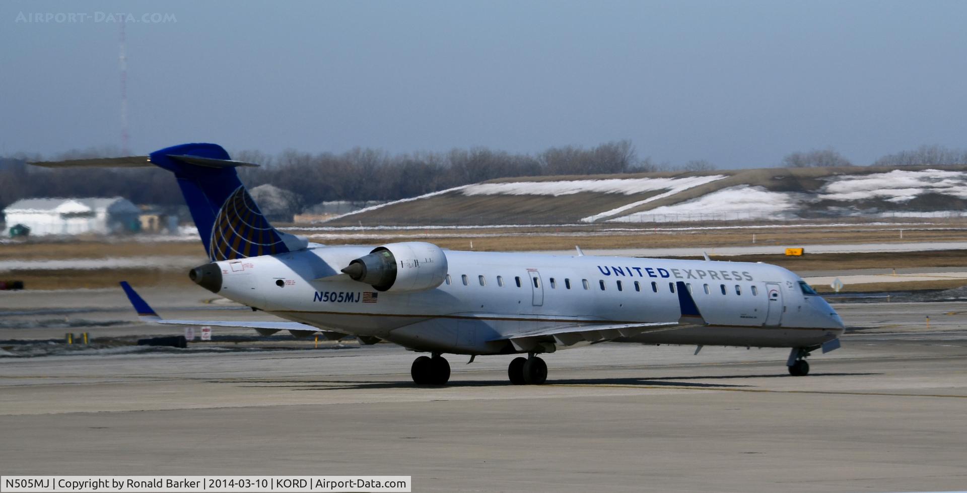 N505MJ, 2002 Bombardier CRJ-700 (CL-600-2C10) Regional Jet C/N 10070, Taxi Chicago