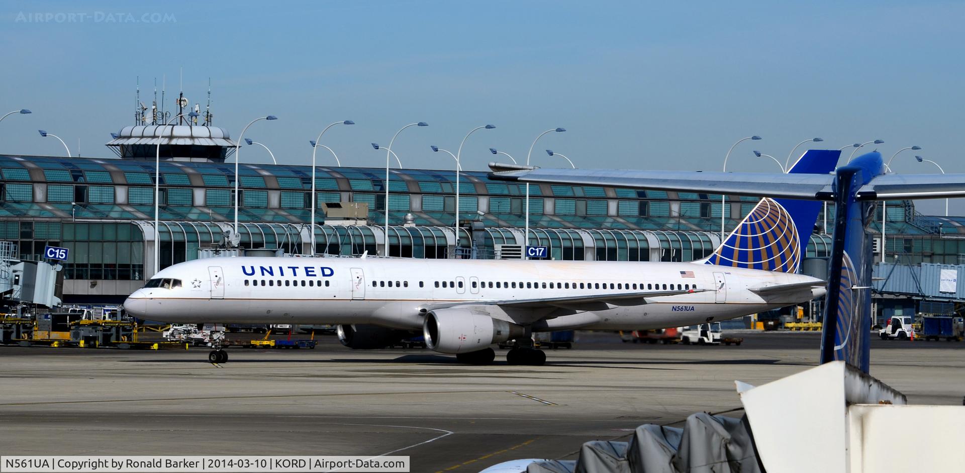 N561UA, 1992 Boeing 757-222 C/N 26661, Taxi Chicago