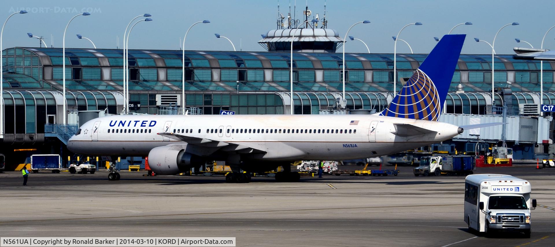 N561UA, 1992 Boeing 757-222 C/N 26661, Taxi Chicago