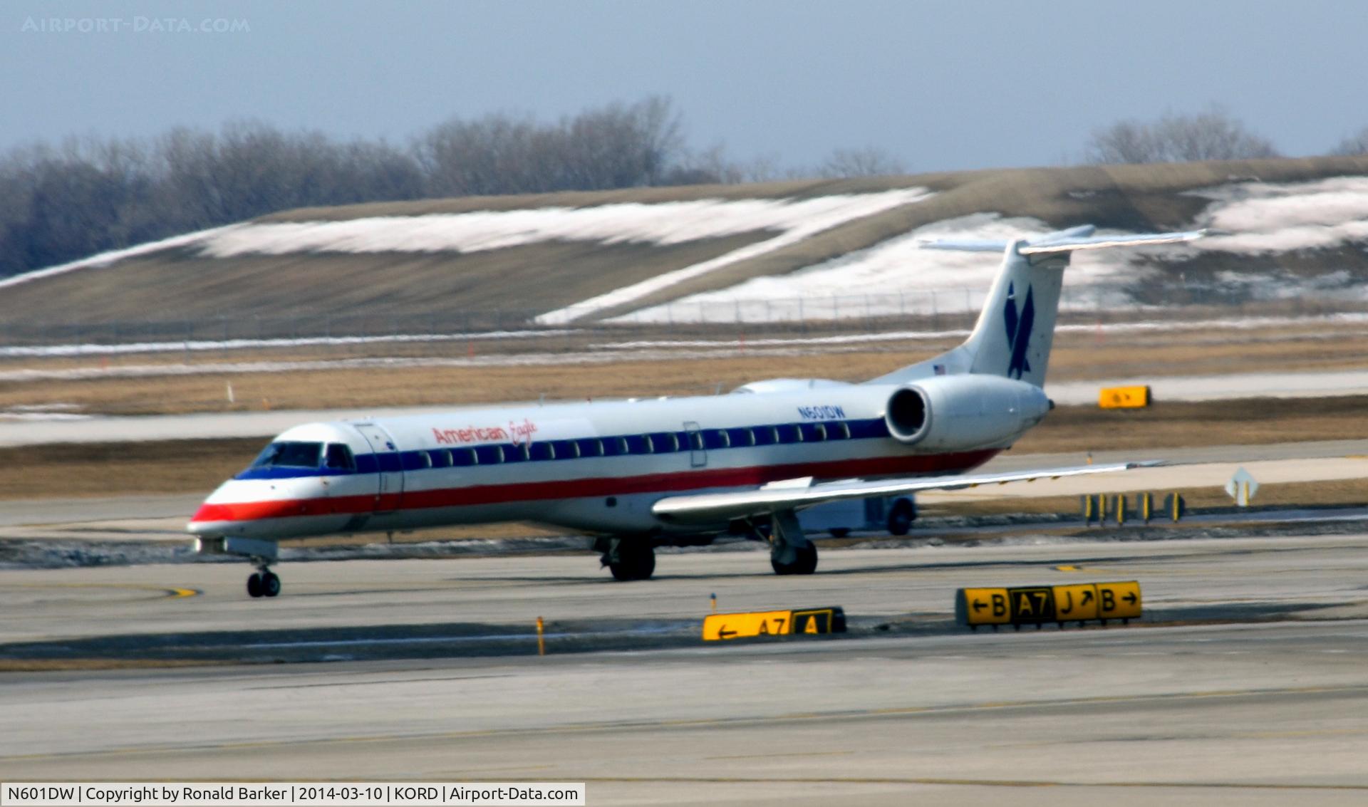 N601DW, 1998 Embraer ERJ-145LR (EMB-145LR) C/N 145046, Taxi Chicago