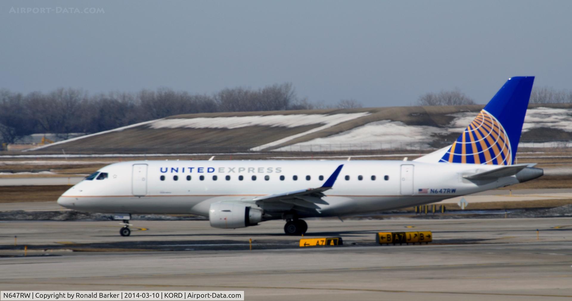 N647RW, 2005 Embraer 170SE (ERJ-170-100SE) C/N 17000067, Taxi Chicago