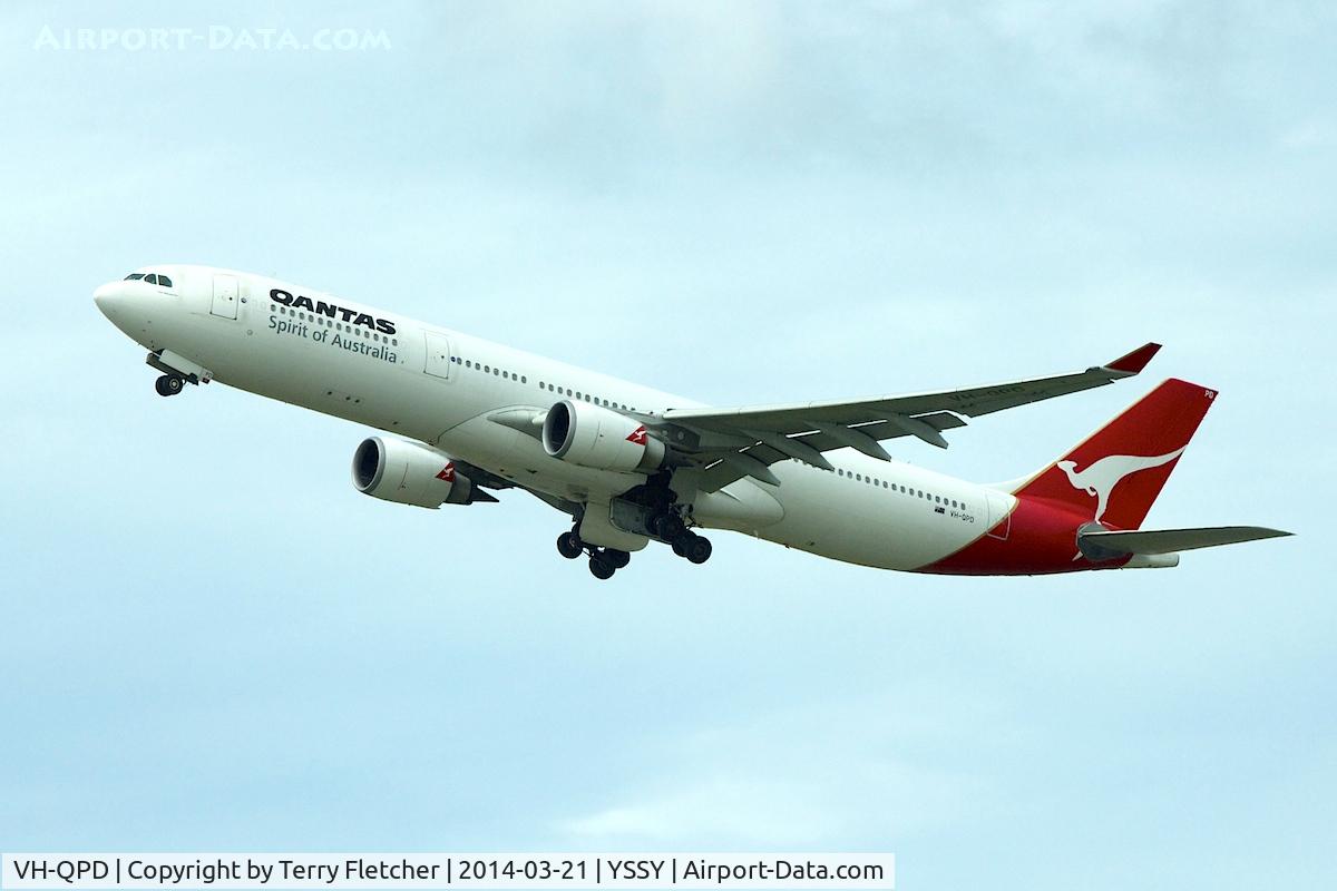 VH-QPD, 2004 Airbus A330-303 C/N 0574, 2004 Airbus A330-303, c/n: 0574 at Sydney