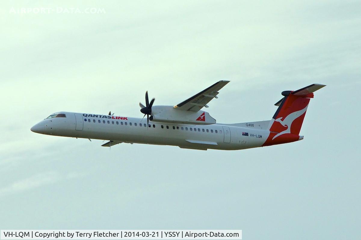 VH-LQM, 2013 De Havilland Canada DHC-8-402Q Dash 8 C/N 4450, VH-LQM (SUNSTATE AIRLINES / QANTASLINK), 2013 De Havilland DHC-8, c/n: 4450 at Sydney