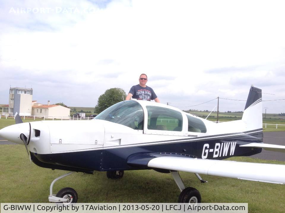 G-BIWW, 1972 American Aviation AA-5 Traveler C/N AA5-0263, Jonzac, May 2013