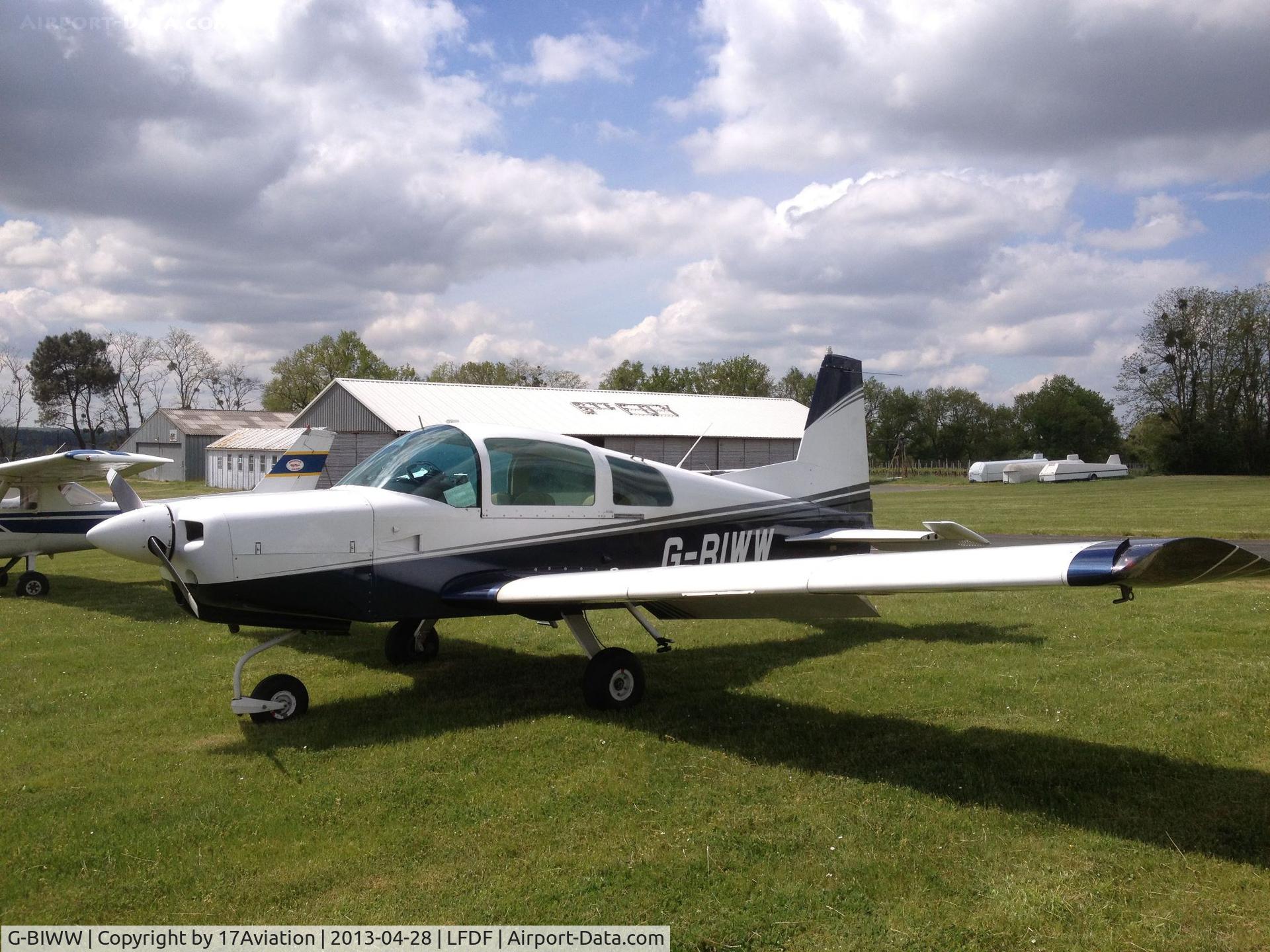 G-BIWW, 1972 American Aviation AA-5 Traveler C/N AA5-0263, Sainte Foy le Grande