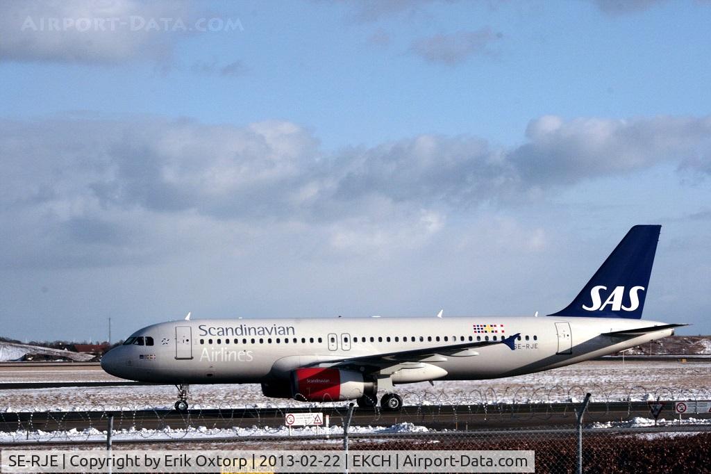 SE-RJE, 2000 Airbus A320-232 C/N 1183, SE-RJE arrived on rw 04L