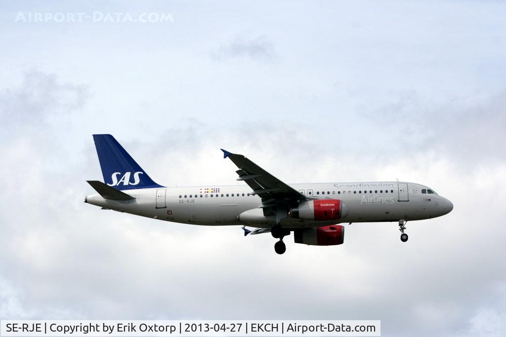SE-RJE, 2000 Airbus A320-232 C/N 1183, SE-RJE about to land on re 04L