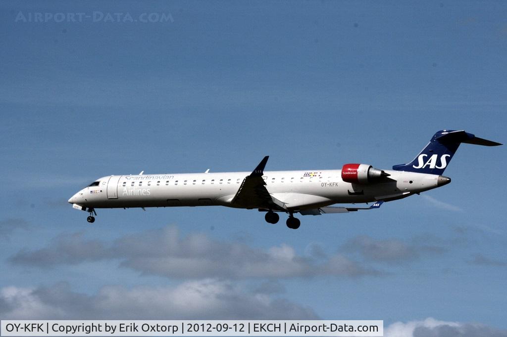 OY-KFK, 2009 Bombardier CRJ-900 (CL-600-2D24) C/N 15244, OY-KFK about to land on rw 22L