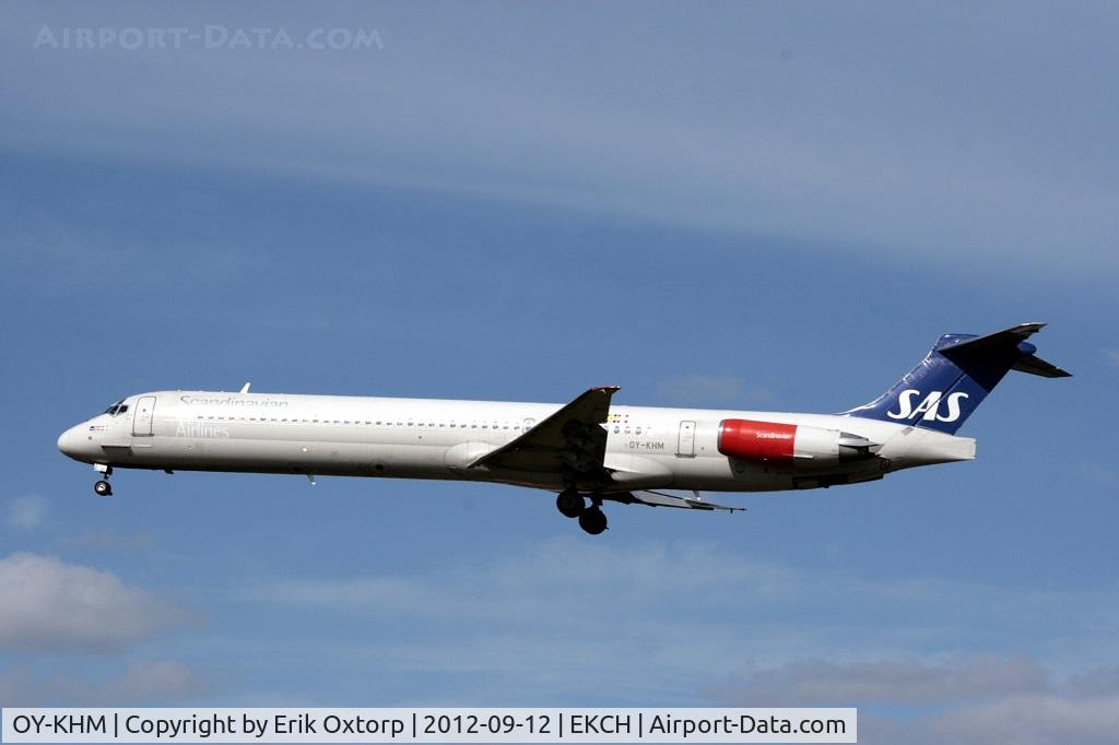 OY-KHM, 1990 McDonnell Douglas MD-82 (DC-9-82) C/N 49914, OY-KHM about to land on rw 22L