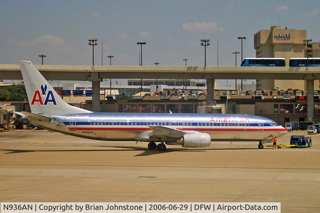 N936AN, 2000 Boeing 737-823 C/N 29532, N936AN B737-823 DFW 29-6-06 PRE WINGLET