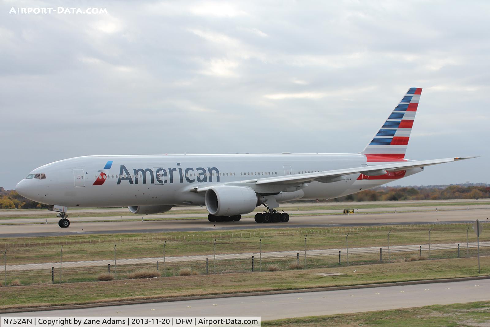 N752AN, 2001 Boeing 777-223 C/N 30260, American Airlines at DFW Airport