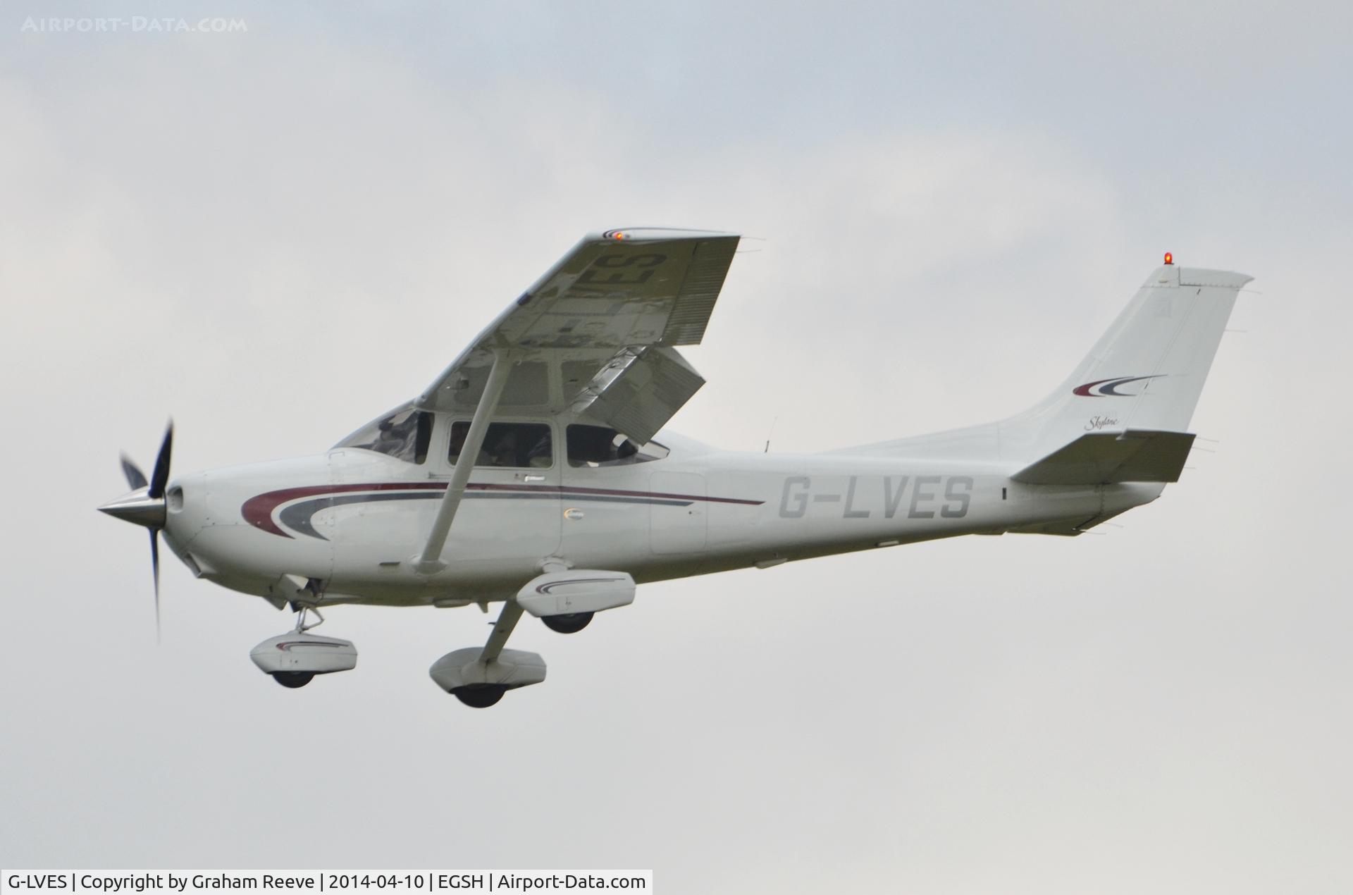 G-LVES, 2000 Cessna 182S Skylane C/N 182-80741, About to land at Norwich.