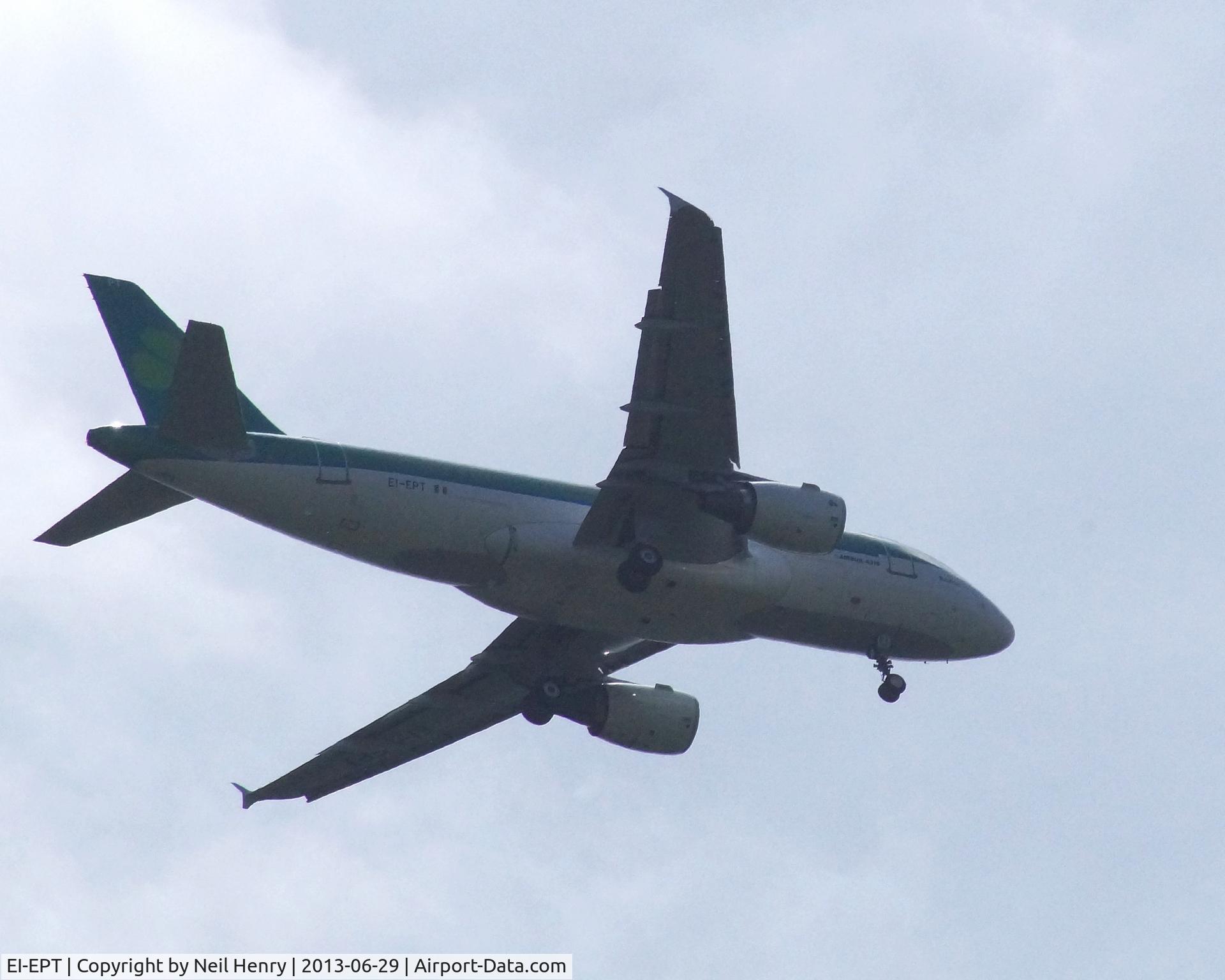 EI-EPT, 2007 Airbus A319-111 C/N 3054, on eastern approach to London Gatwick - over Newchapel, Surrey,UK