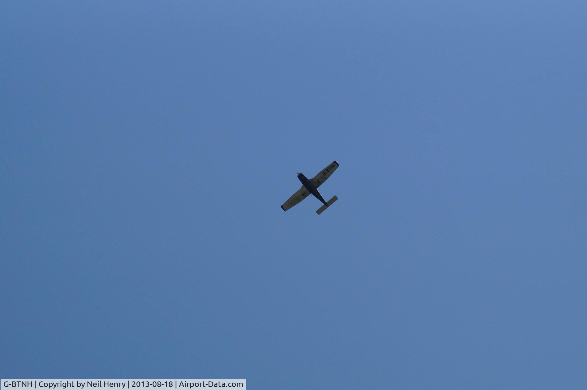 G-BTNH, 1982 Piper PA-28-161 Cherokee Warrior II C/N 28-8216202, flying over Winkworth Arboretum, near Godalming, Surrey, UK