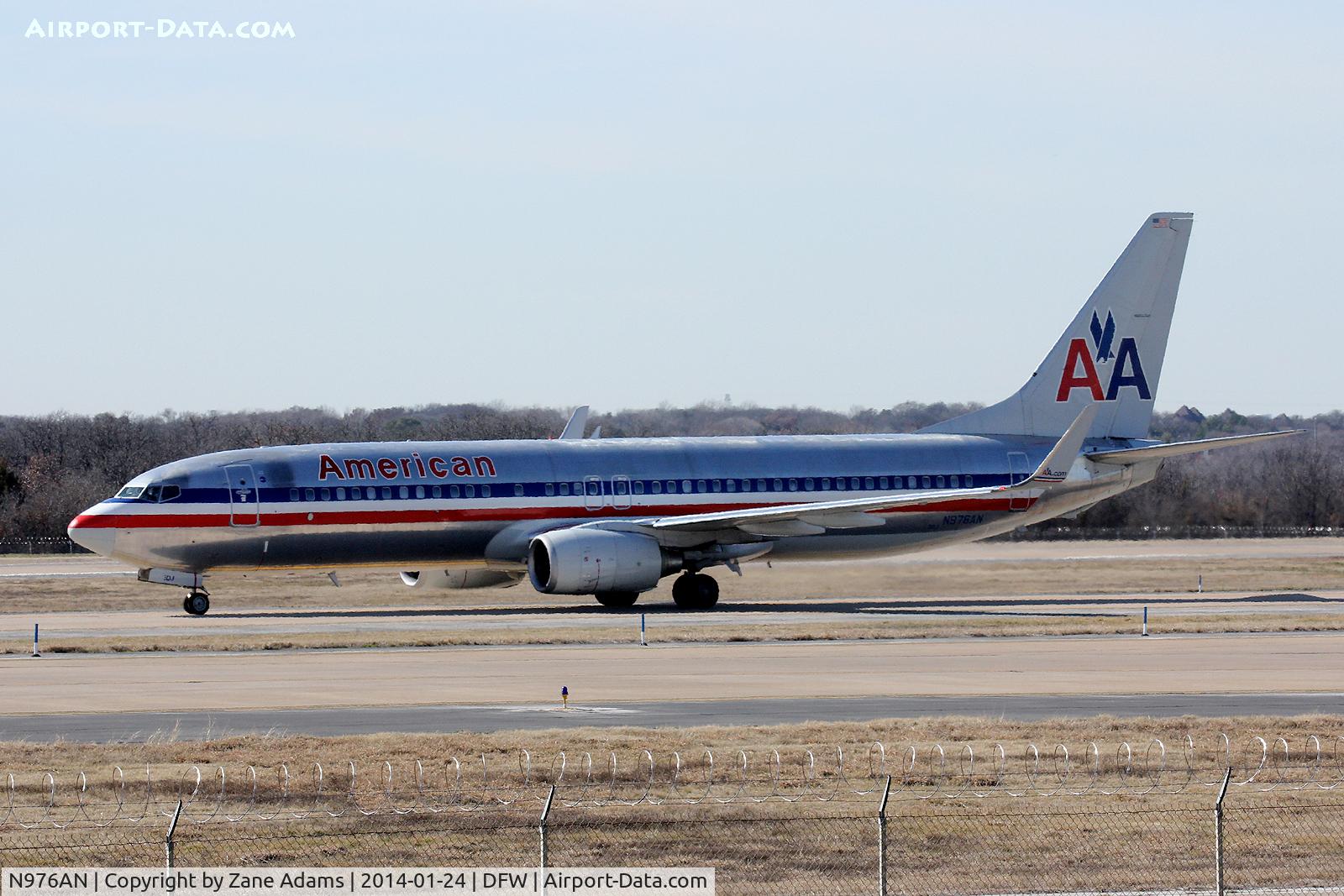 N976AN, 2001 Boeing 737-823 C/N 30099, American Airlines at DFW Airport