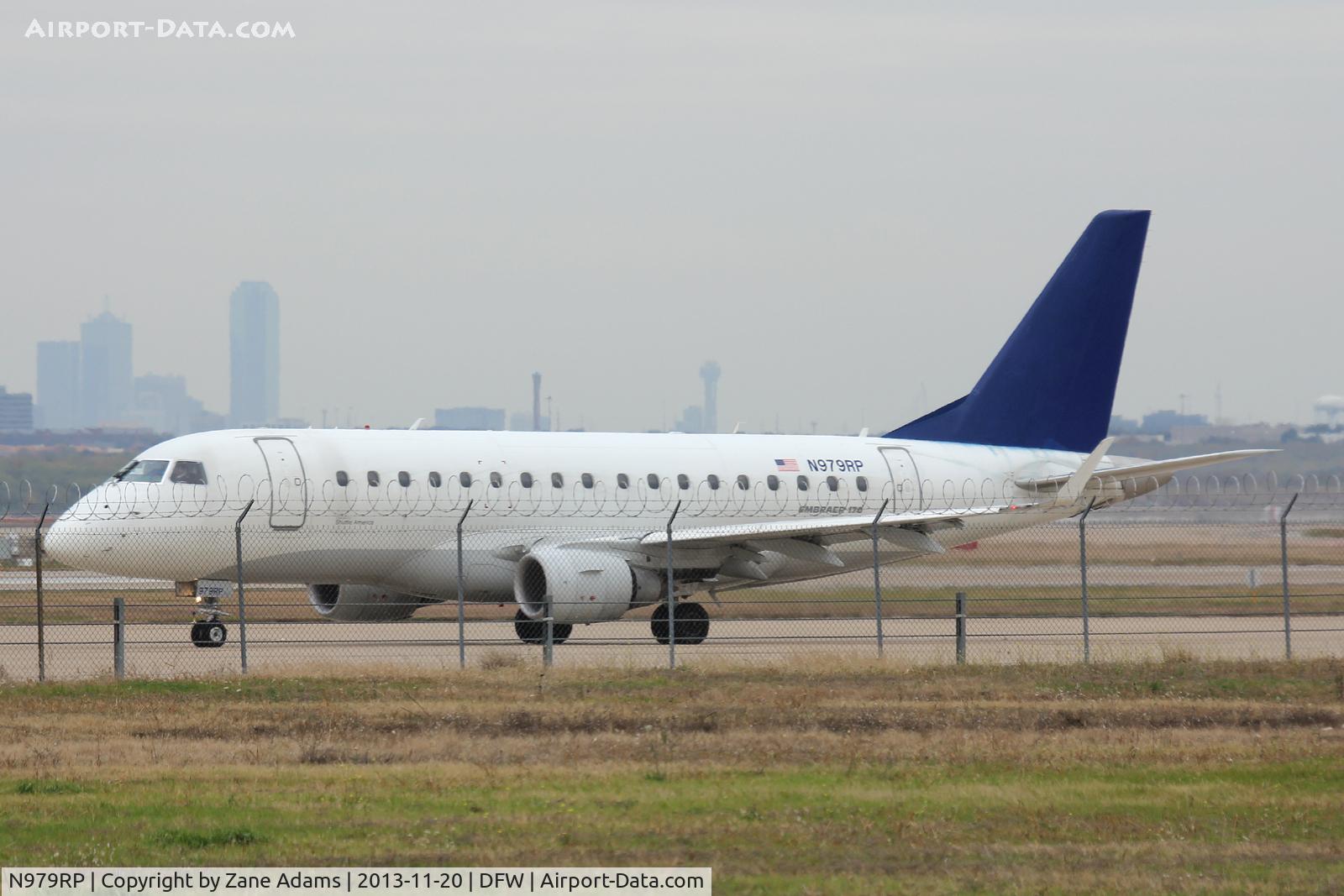 N979RP, 2005 Embraer 170SE (ERJ-170-100SE) C/N 17000088, At DFW Airport