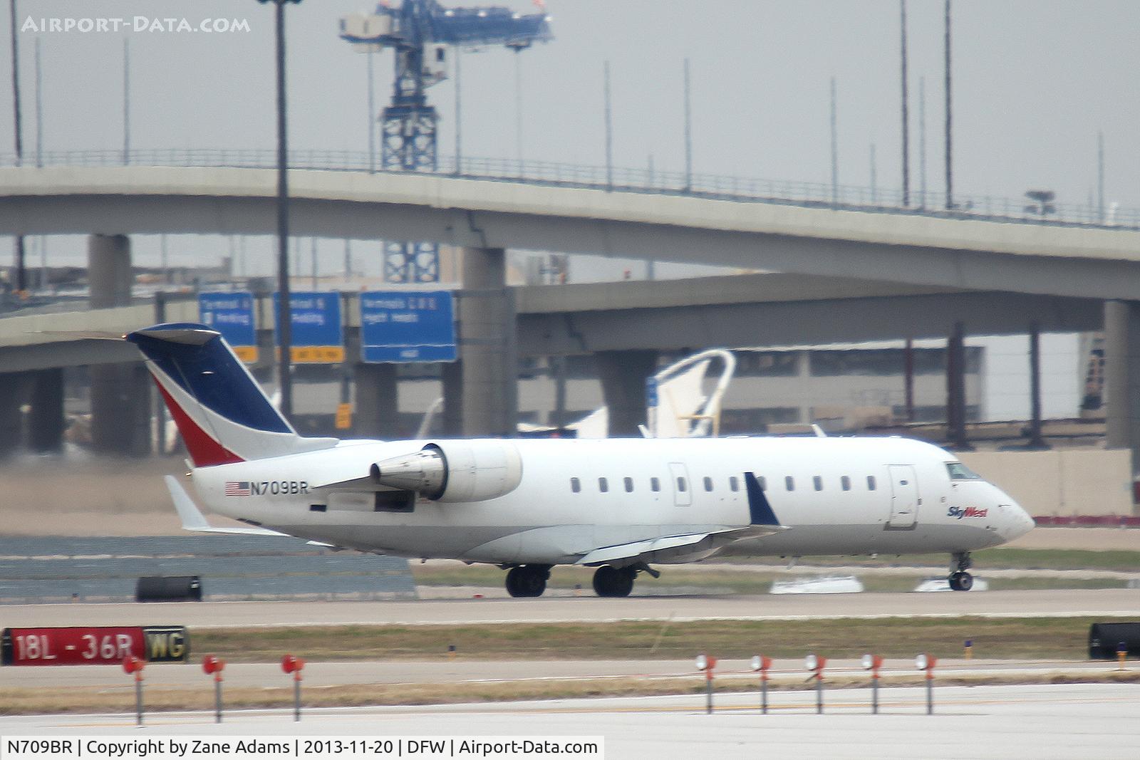 N709BR, 2003 Bombardier CRJ-200ER (CL-600-2B19) C/N 7850, At DFW Airport