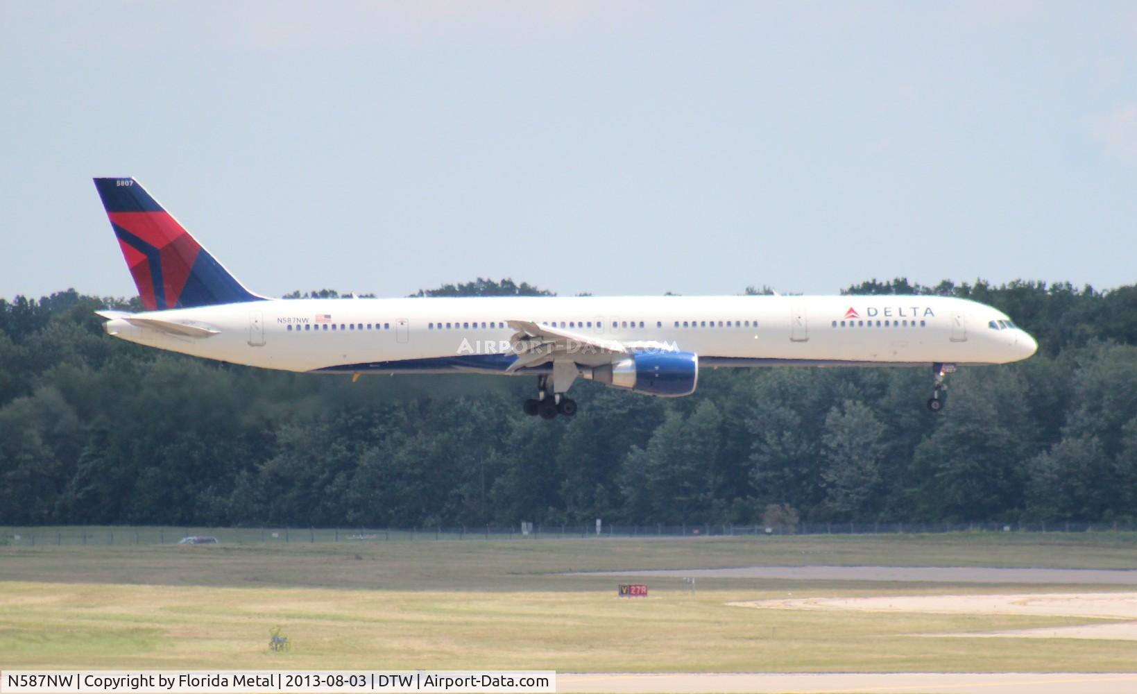 N587NW, 2002 Boeing 757-351 C/N 32986, Delta 757-300