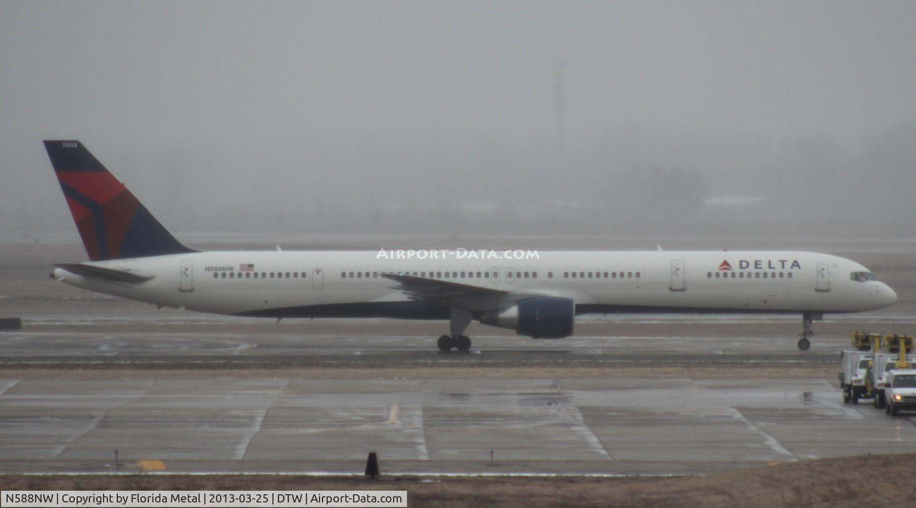 N588NW, 2003 Boeing 757-351 C/N 32988, Delta 757-300