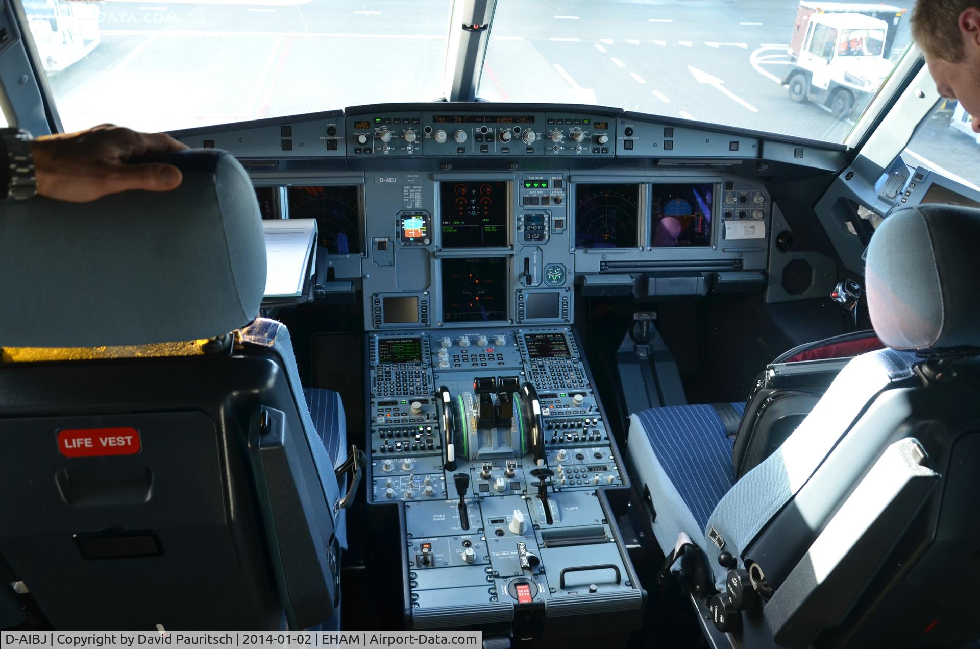 D-AIBJ, 2012 Airbus A319-112 C/N 5293, Cockpit
