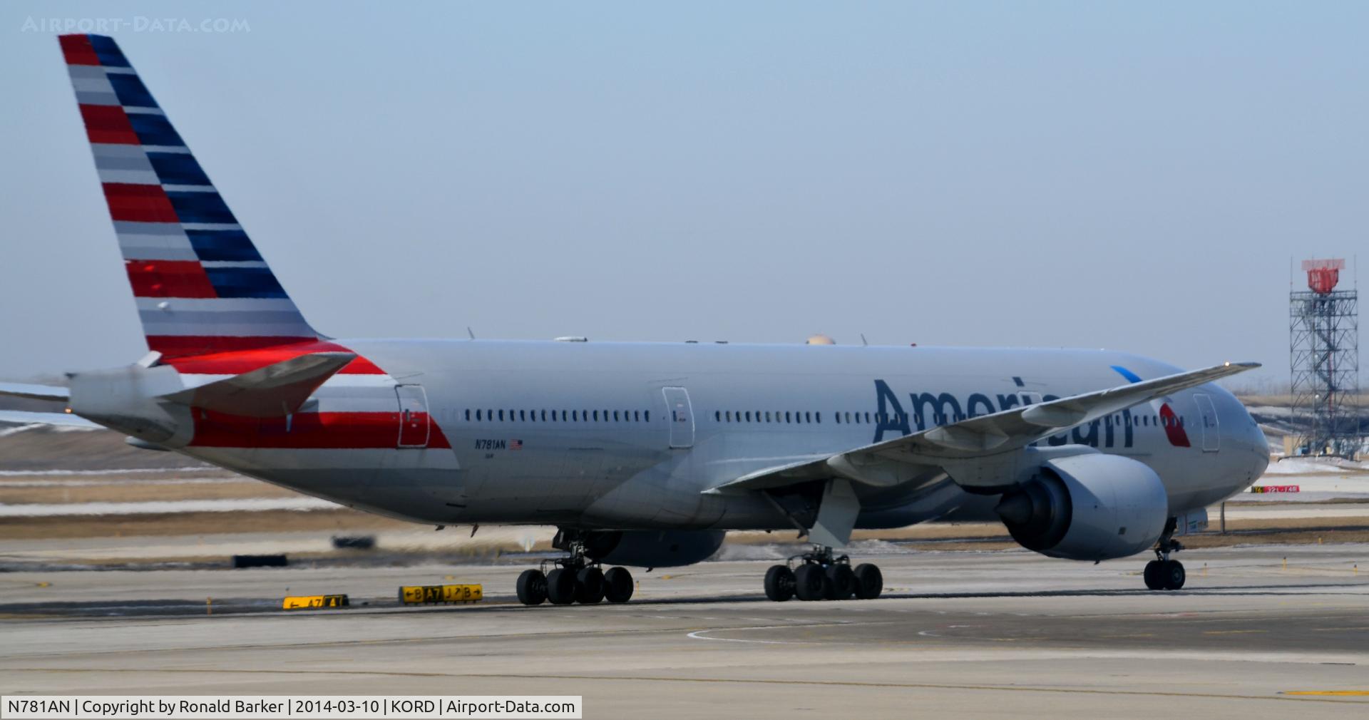 N781AN, 2000 Boeing 777-223 C/N 29586, Taxi Chicago