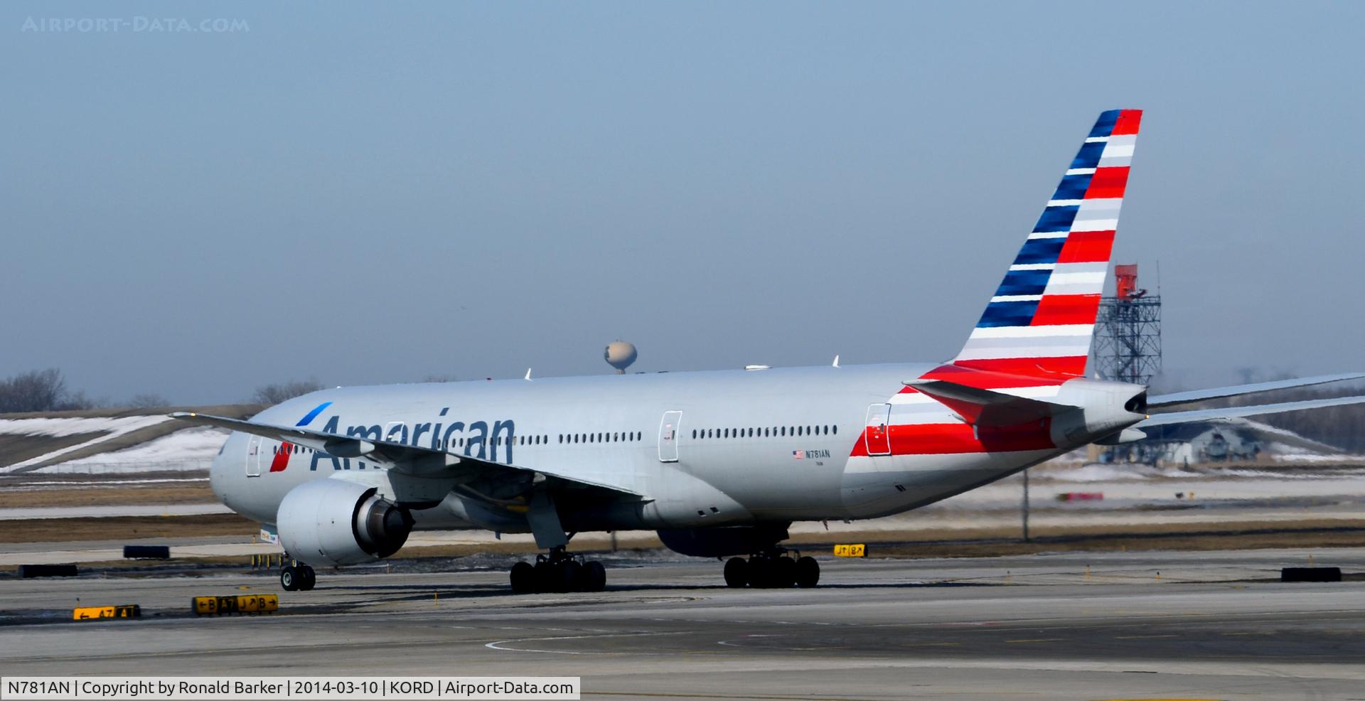 N781AN, 2000 Boeing 777-223 C/N 29586, Taxi Chicago