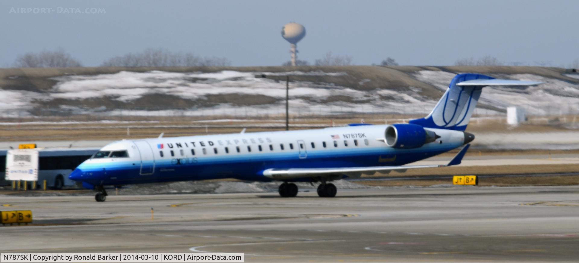 N787SK, 2009 Bombardier CRJ-700 (CL-600-2C10) Regional Jet C/N 10288, Taxi Chicago