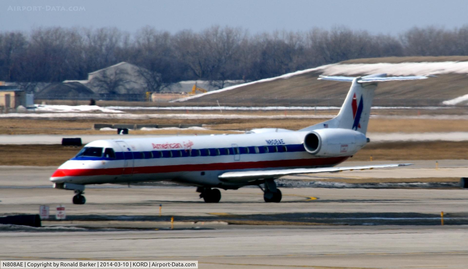 N808AE, 2001 Embraer ERJ-140LR (EMB-135KL) C/N 145519, Taxi Chicago