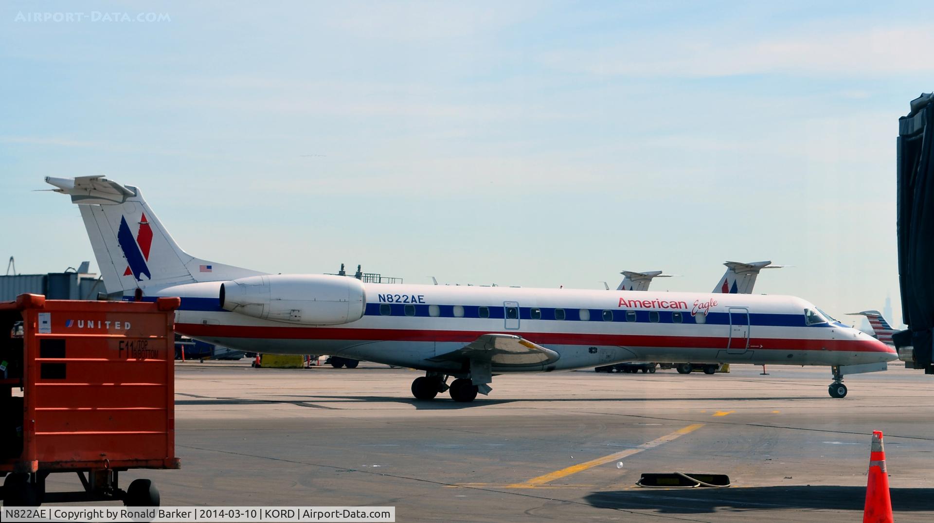 N822AE, 2002 Embraer ERJ-140LR (EMB-135KL) C/N 145581, Taxi Chicago