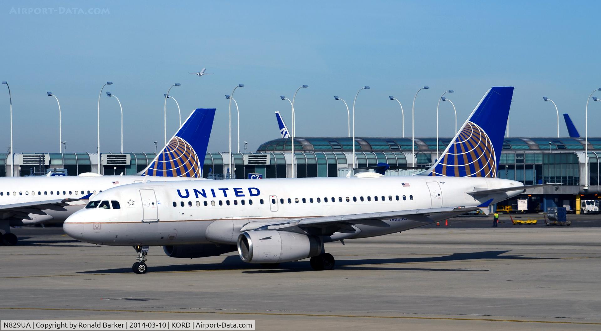 N829UA, 2000 Airbus A319-131 C/N 1211, Taxi Chicago