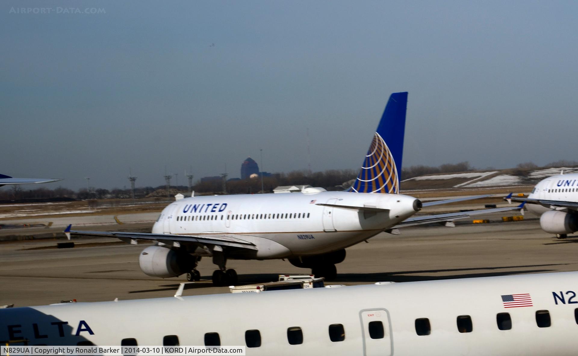 N829UA, 2000 Airbus A319-131 C/N 1211, Taxi Chicago