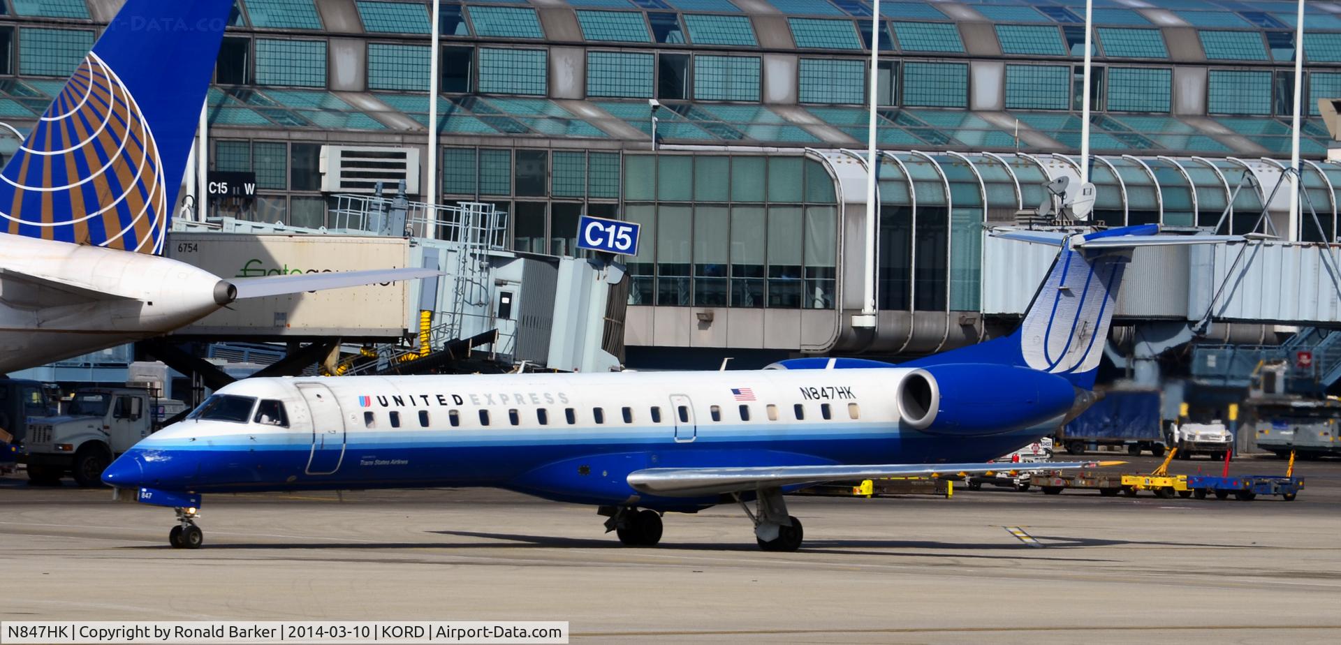 N847HK, 2004 Embraer ERJ-145LR (EMB-145LR) C/N 14500857, Taxi Chicago