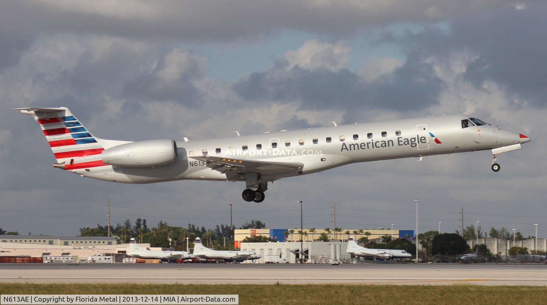 N613AE, 1998 Embraer ERJ-145LR (EMB-145LR) C/N 145081, American Eagle E145