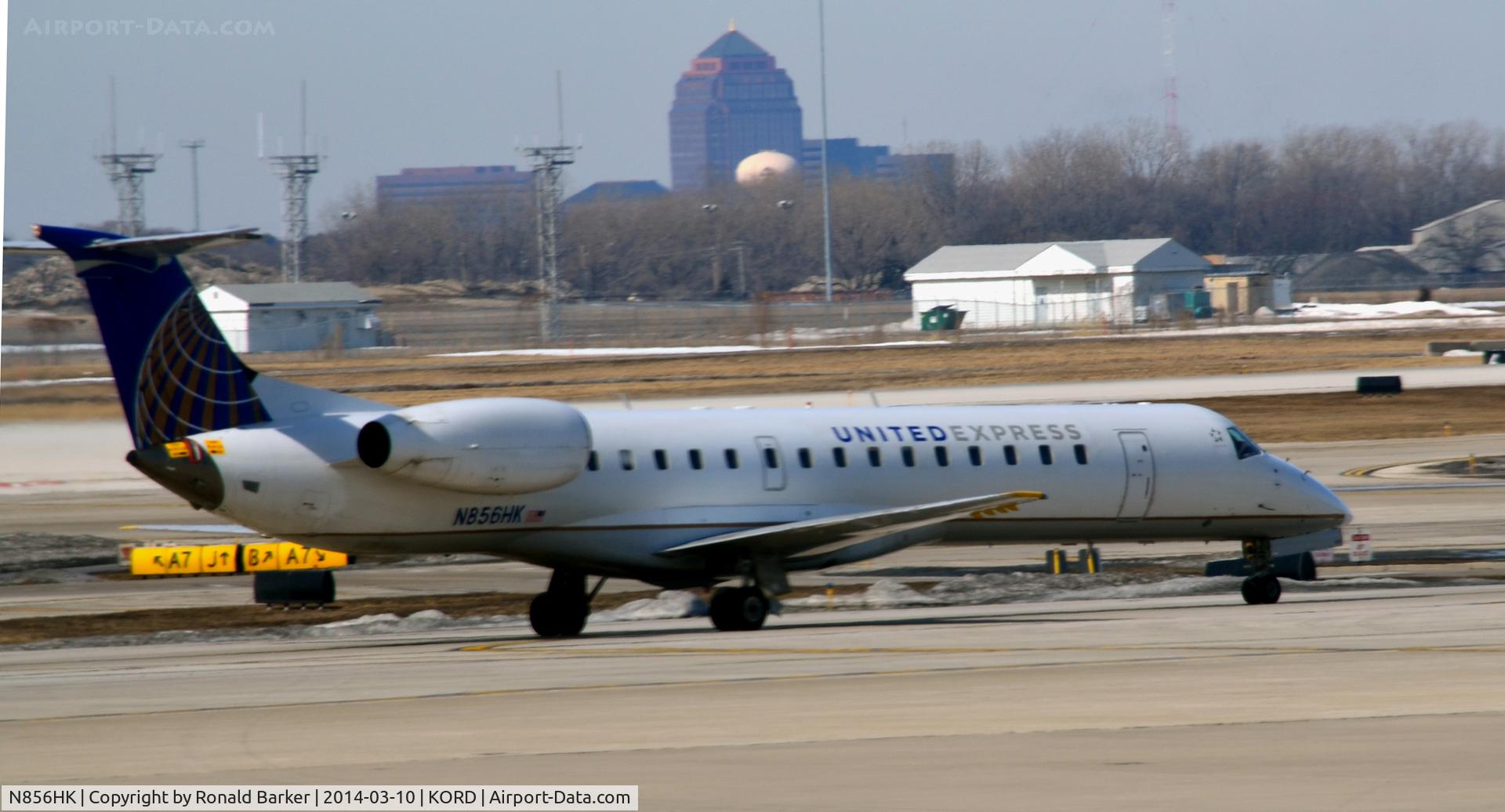 N856HK, 2001 Embraer ERJ-145MP (EMB-145MP) C/N 145441, Taxi Chicago