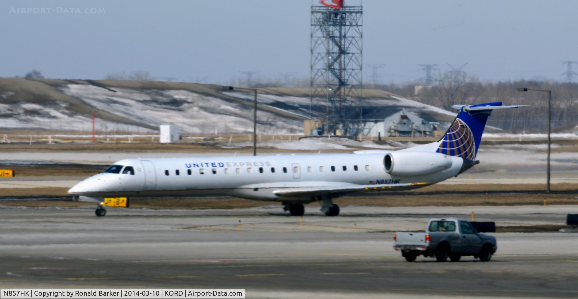 N857HK, 2001 Embraer EMB-145EP (ERJ-145EP) C/N 145418, Taxi Chicago